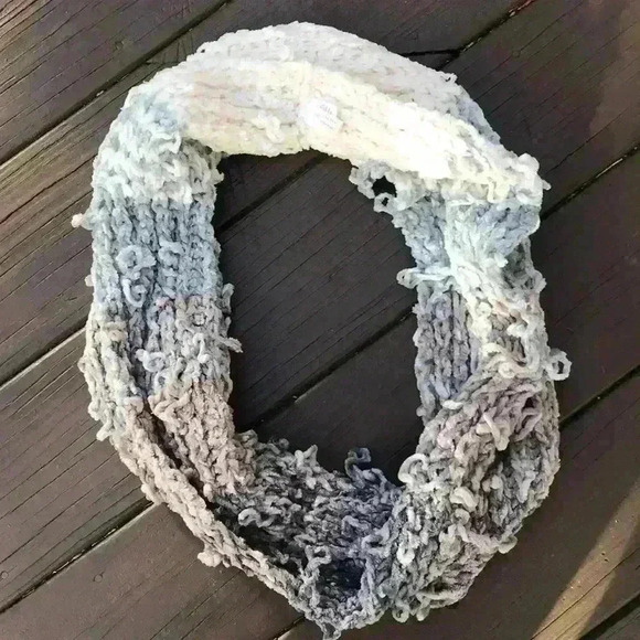 Lauren Conrad Infinity Loop Scarf - Picture 1 of 4